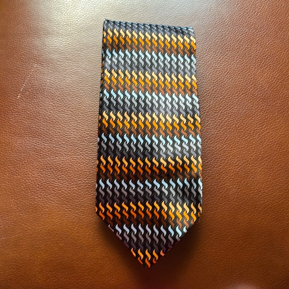 Haggar Men's Colorful Silk Waves Pattern Tie
